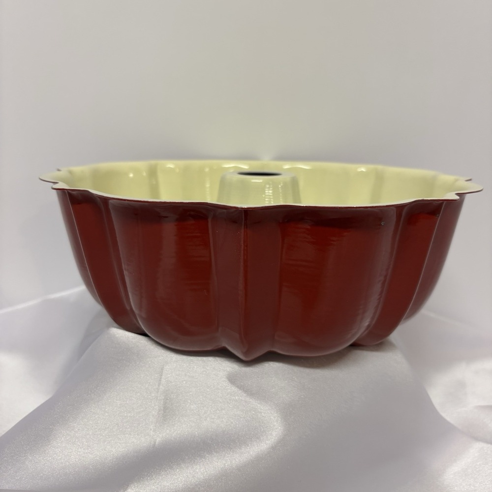 VINTAGE NORDIC WARE USA Formed Aluminum‎  Classic Bundt Pan 10.25" Red Exterior